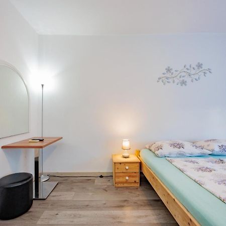 זאדאר Crowonder Lucky Holiday House With Pool And Patio 30 Meters From The Beach מראה חיצוני תמונה