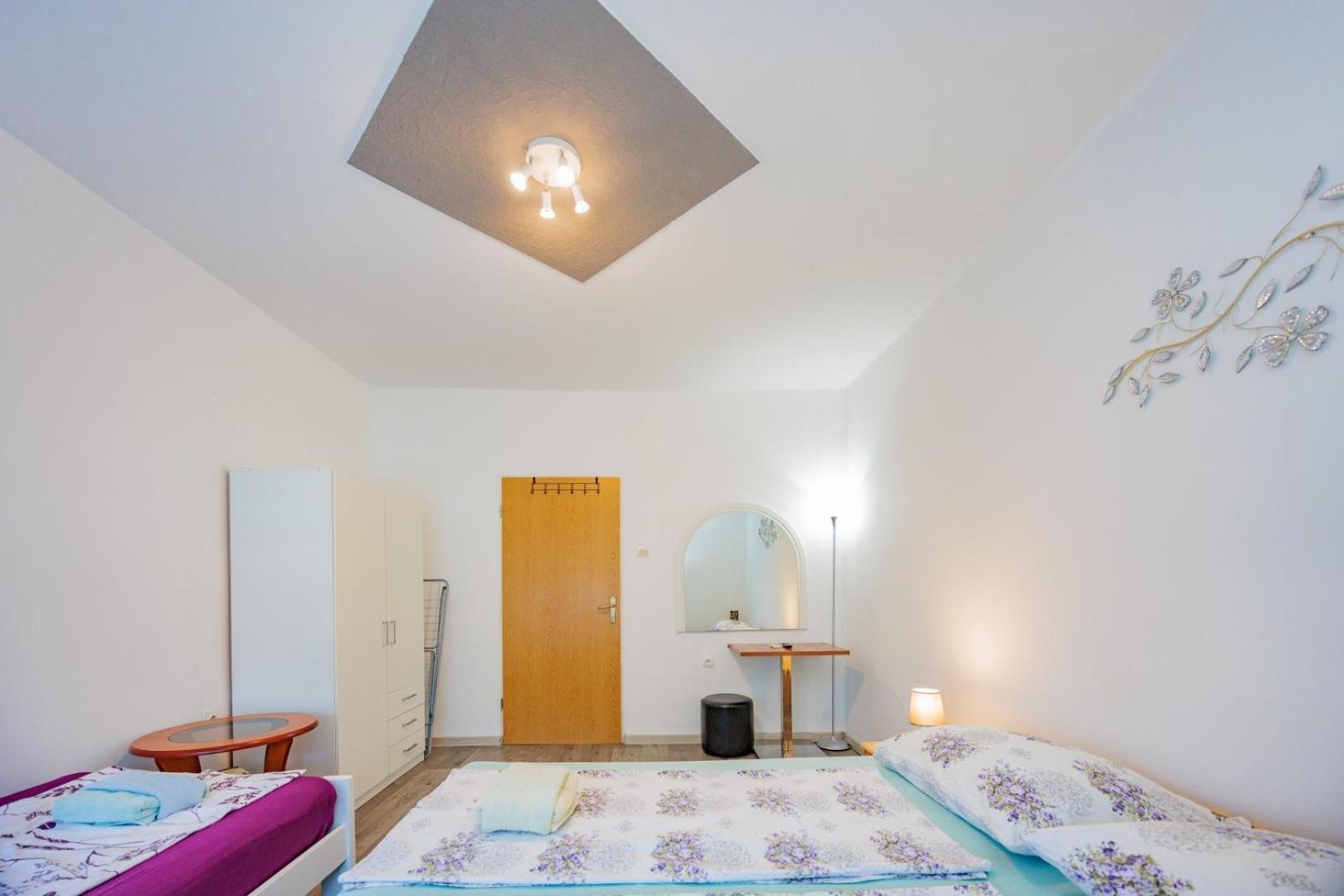 זאדאר Crowonder Lucky Holiday House With Pool And Patio 30 Meters From The Beach מראה חיצוני תמונה