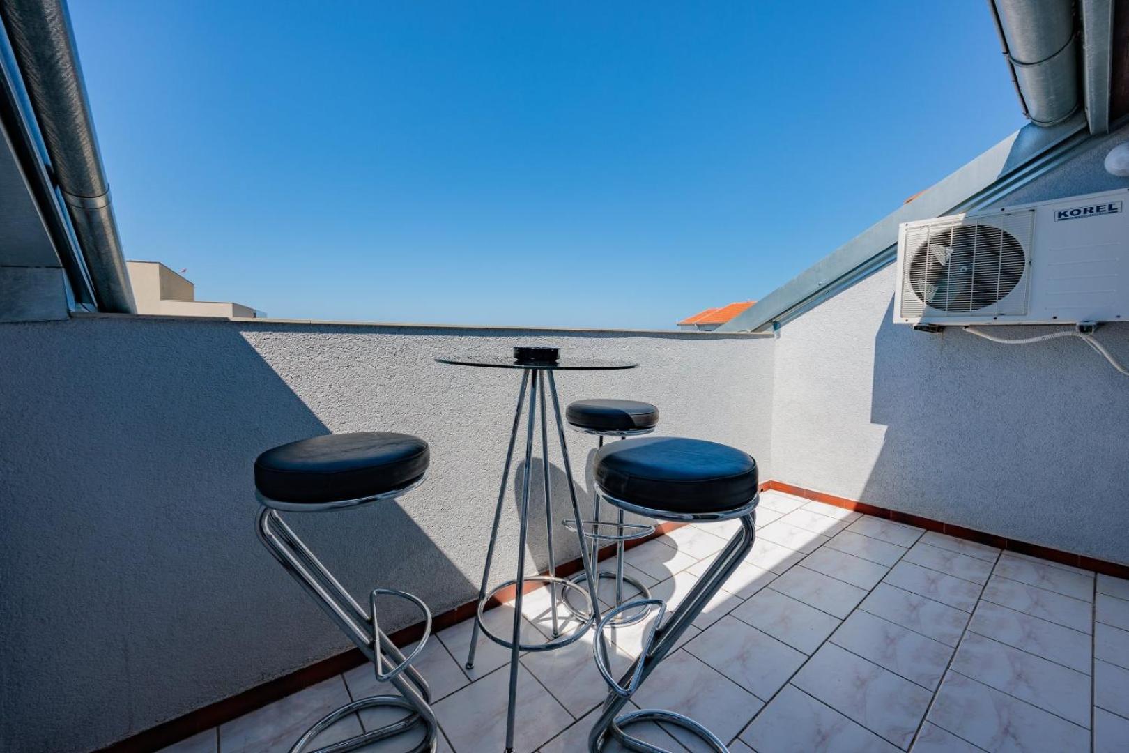 זאדאר Crowonder Lucky Holiday House With Pool And Patio 30 Meters From The Beach מראה חיצוני תמונה