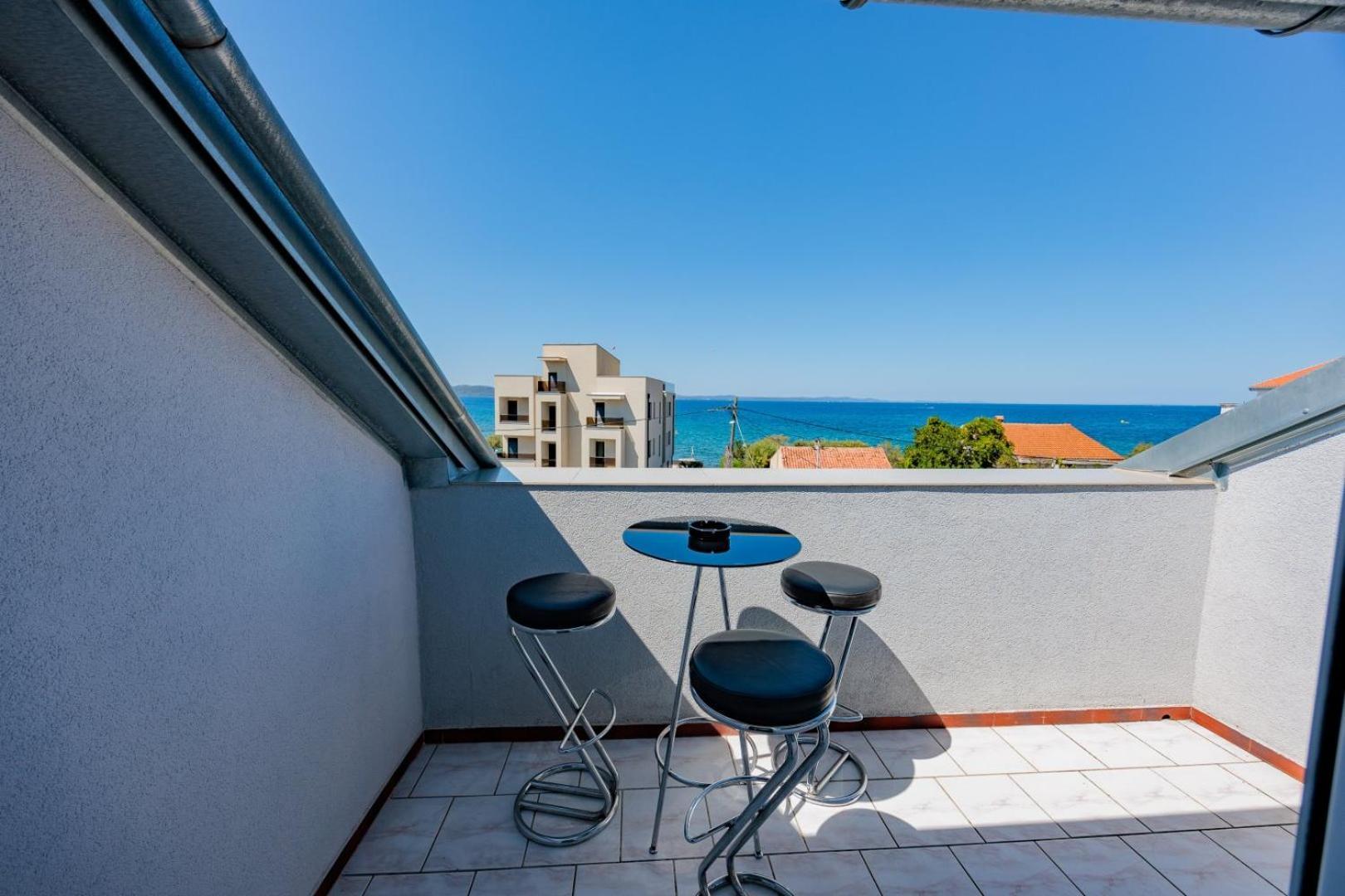 זאדאר Crowonder Lucky Holiday House With Pool And Patio 30 Meters From The Beach מראה חיצוני תמונה
