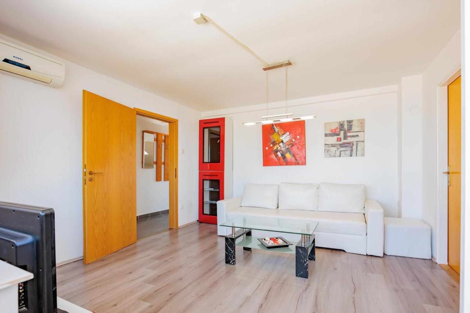 זאדאר Crowonder Lucky Holiday House With Pool And Patio 30 Meters From The Beach מראה חיצוני תמונה