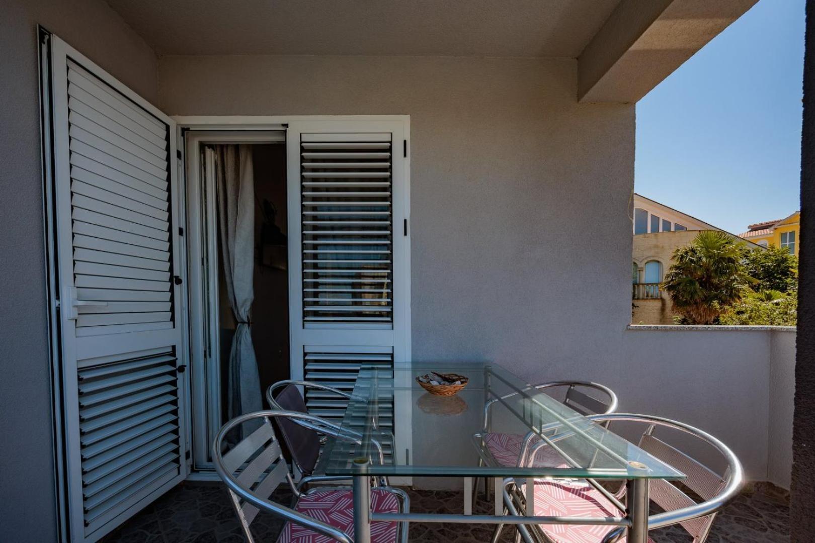 זאדאר Crowonder Lucky Holiday House With Pool And Patio 30 Meters From The Beach מראה חיצוני תמונה