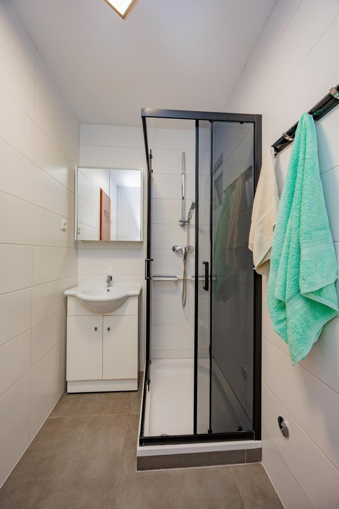 זאדאר Crowonder Lucky Holiday House With Pool And Patio 30 Meters From The Beach מראה חיצוני תמונה