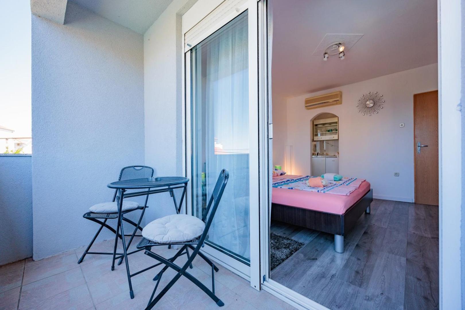 זאדאר Crowonder Lucky Holiday House With Pool And Patio 30 Meters From The Beach מראה חיצוני תמונה