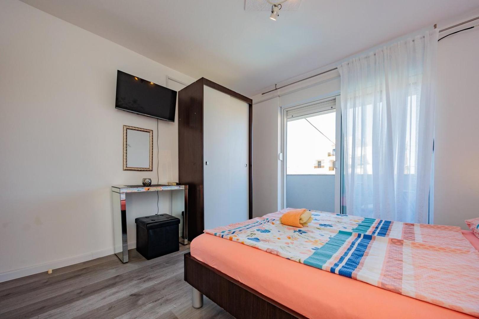 זאדאר Crowonder Lucky Holiday House With Pool And Patio 30 Meters From The Beach מראה חיצוני תמונה