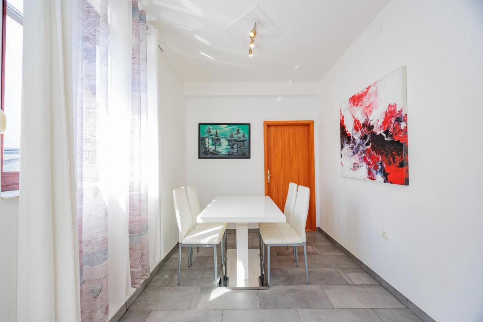 זאדאר Crowonder Lucky Holiday House With Pool And Patio 30 Meters From The Beach מראה חיצוני תמונה