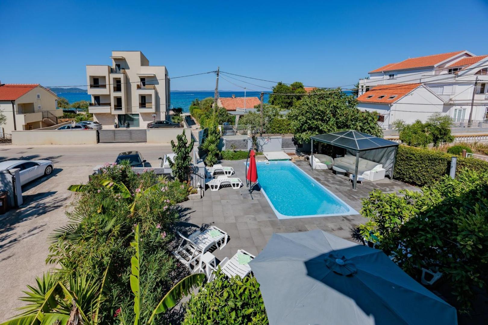 זאדאר Crowonder Lucky Holiday House With Pool And Patio 30 Meters From The Beach מראה חיצוני תמונה