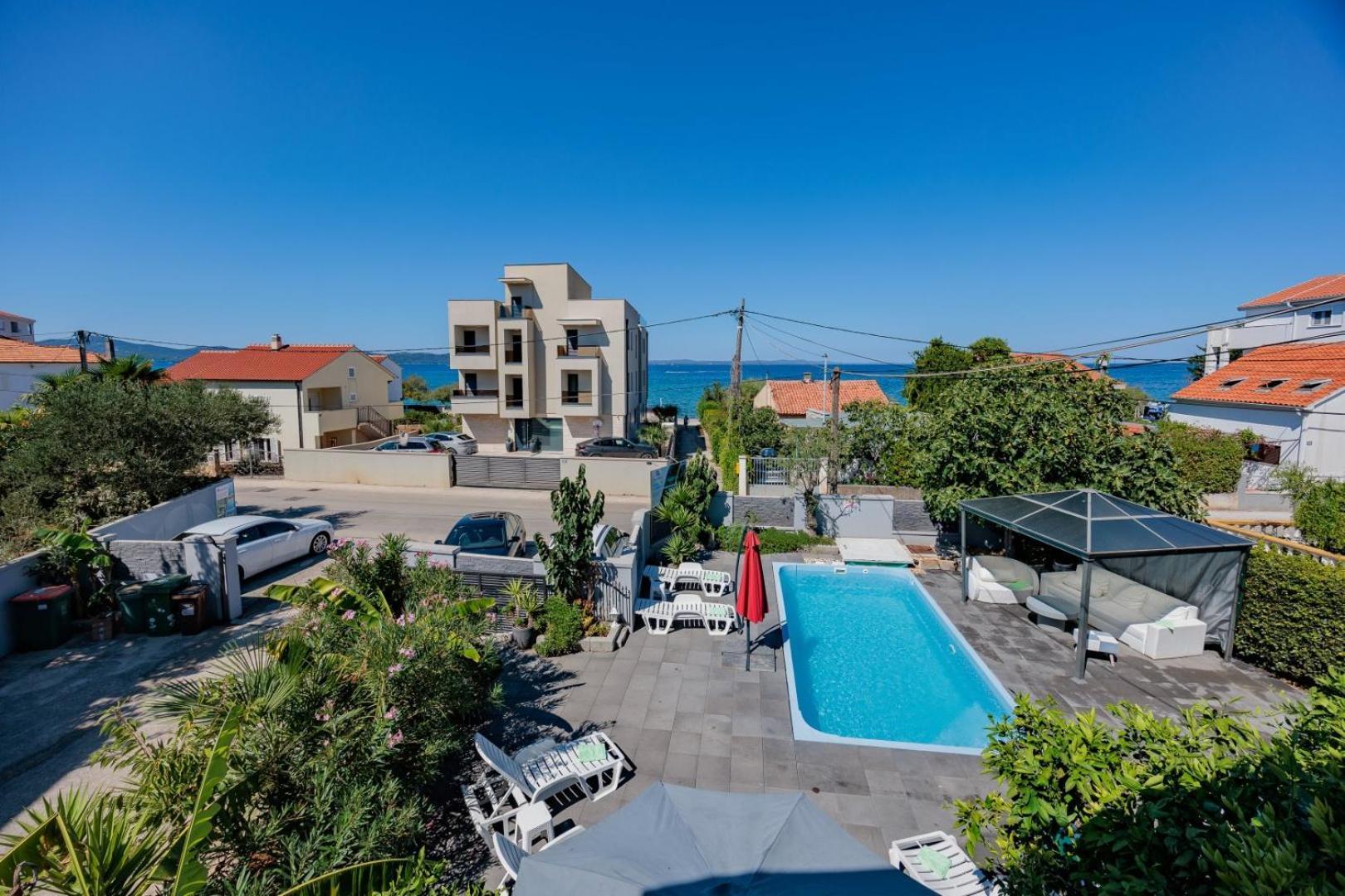 זאדאר Crowonder Lucky Holiday House With Pool And Patio 30 Meters From The Beach מראה חיצוני תמונה