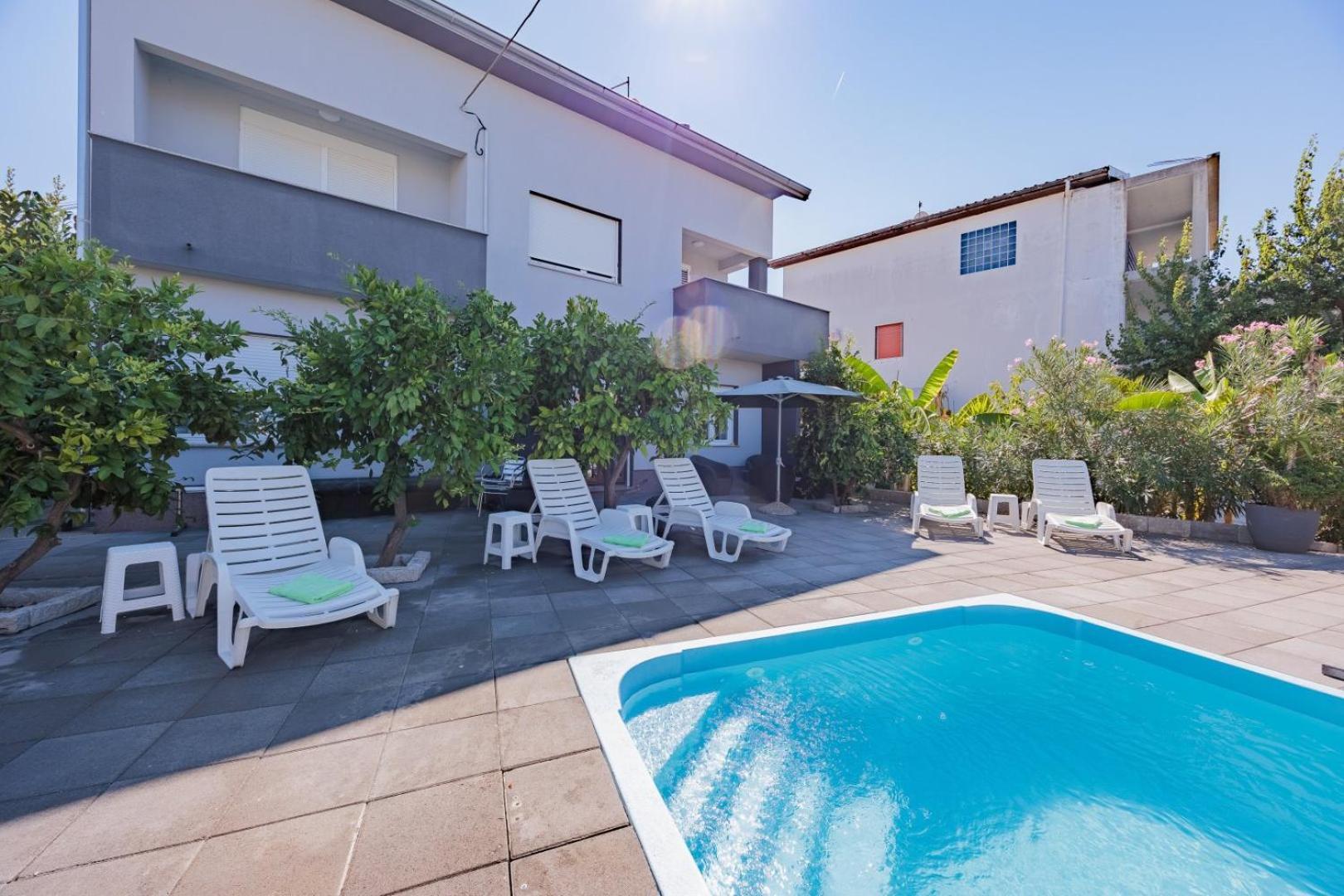 זאדאר Crowonder Lucky Holiday House With Pool And Patio 30 Meters From The Beach מראה חיצוני תמונה