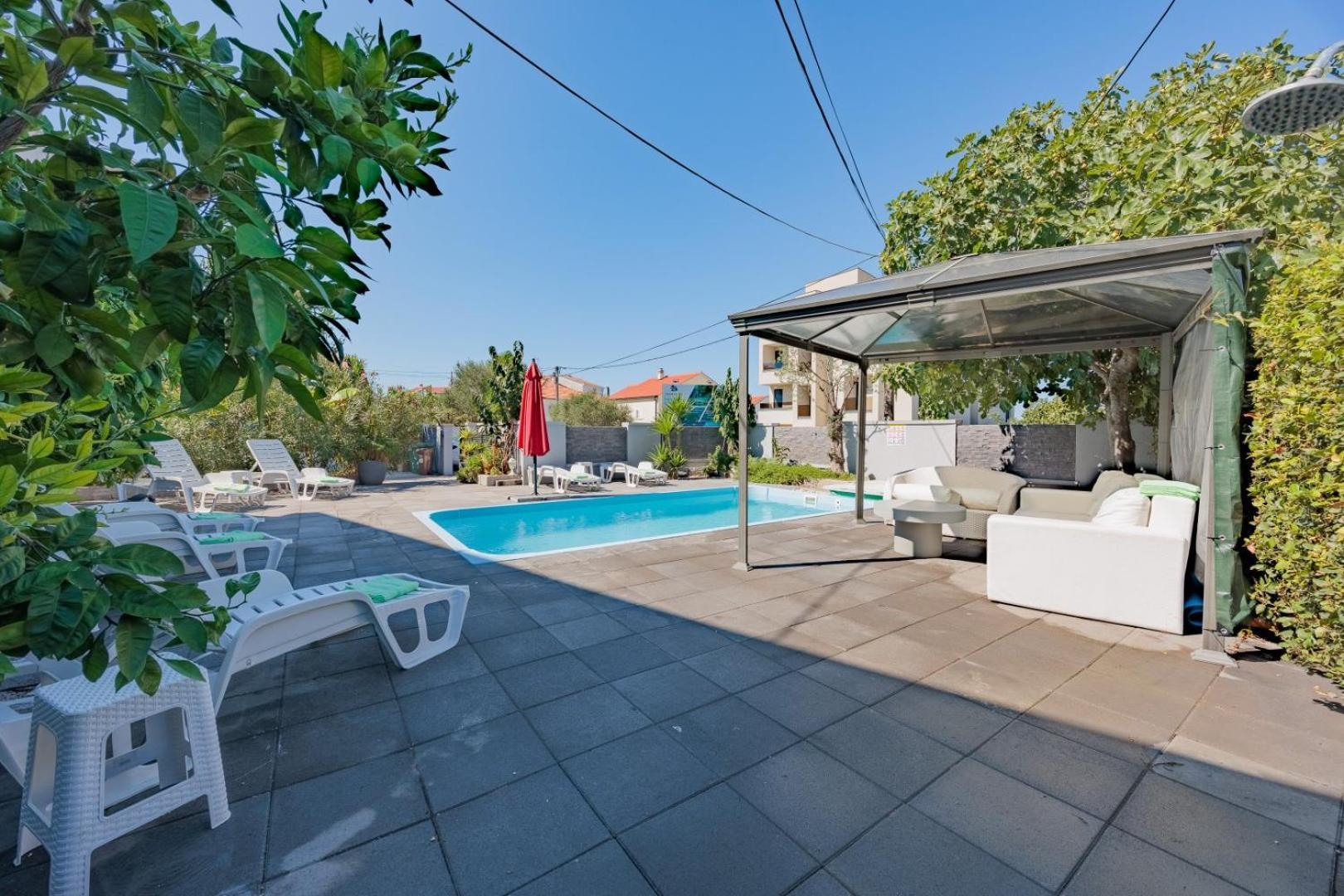 זאדאר Crowonder Lucky Holiday House With Pool And Patio 30 Meters From The Beach מראה חיצוני תמונה